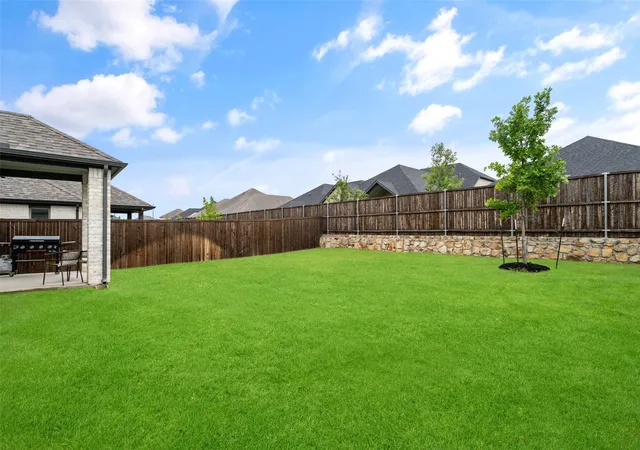 Photo 3 of Single family home for sale at 353 Waters Ridge Dr, Lavon, TX 75166 | MLS# 21253901 | Listing updated on 2026-07-17