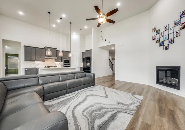 Photo 4 of Single family home for sale at 2813 Walker Way, Justin, TX 76247 | MLS# 21255199 | Listing updated on 2026-07-19
