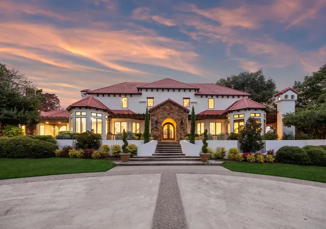 Photo 1 of Mansion for sale at 1900 Shady Oaks Dr, Southlake, TX 76092 | MLS# 21253825 | Listing updated on 2026-07-22