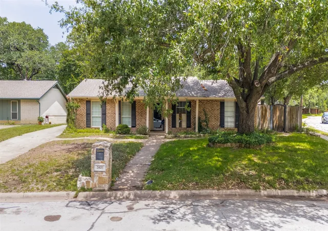 Photo 1 of Single family home for sale at 3401 Hampshire Dr, Arlington, TX 76013 | MLS# 21255265 | Listing updated on 2026-09-19