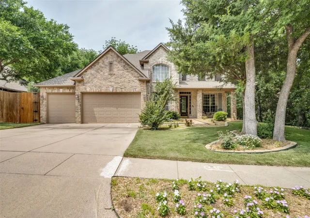 Photo 1 of Single family home for sale at 111 Red Bluff Dr, Lake Dallas, TX 75065 | MLS# 21253465 | Listing updated on 2026-08-28
