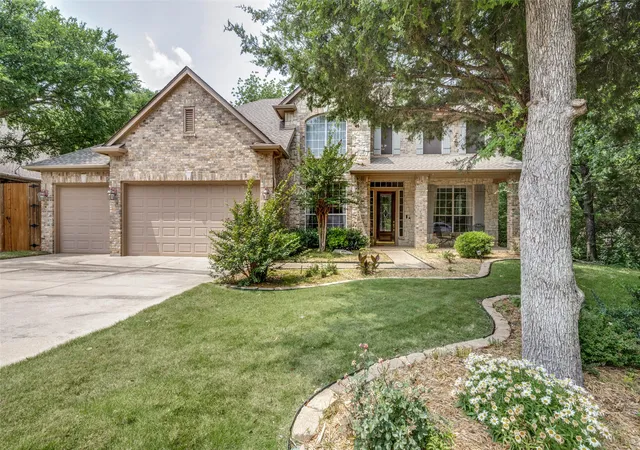 Photo 2 of Single family home for sale at 111 Red Bluff Dr, Lake Dallas, TX 75065 | MLS# 21253465 | Listing updated on 2026-08-28