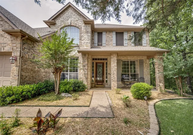 Photo 3 of Single family home for sale at 111 Red Bluff Dr, Lake Dallas, TX 75065 | MLS# 21253465 | Listing updated on 2026-10-02