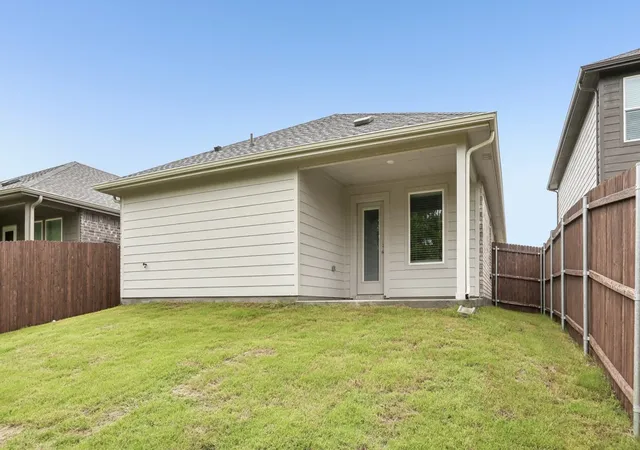 Photo 3 of Single family home for sale at 921 Jefferson Wy, Sherman, TX 75090 | MLS# 21255296 | Listing updated on 2026-10-01