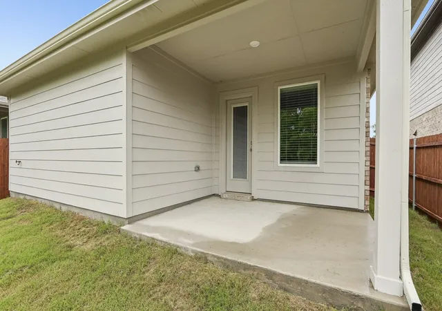 Photo 3 of Single family home for sale at 921 Jefferson Wy, Sherman, TX 75090 | MLS# 21255296 | Listing updated on 2026-10-01