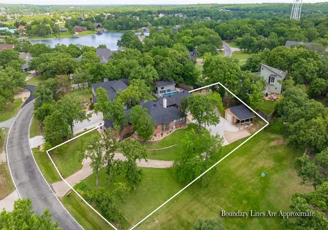 Homes for sale in Gainesville, TX | 205 Kiowa Dr E, Gainesville, TX 76240 | MLS# 21251878
