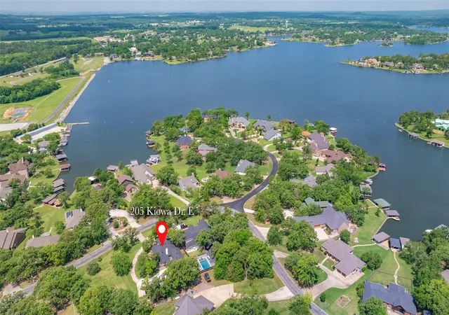 3rd image of 205 Kiowa Dr E, Gainesville, TX 76240 | MLS# 21251878