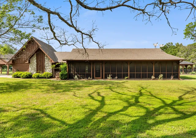 Photo 2 of Single family home for sale at 1604 Hollow Way Ln, Quinlan, TX 75474 | MLS# 21255097 | Listing updated on 2026-08-03