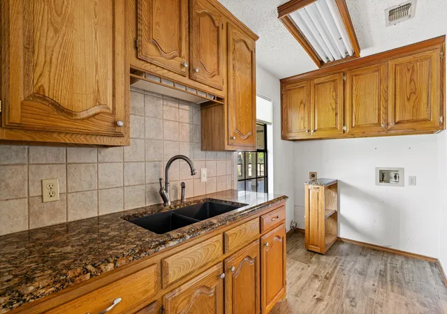 Photo 3 of Single family home for sale at 1604 Hollow Way Ln, Quinlan, TX 75474 | MLS# 21255097 | Listing updated on 2026-08-03