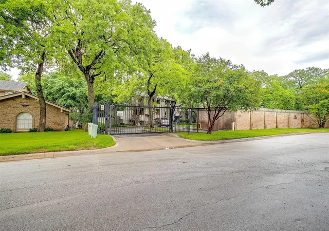 Homes for sale in Azle, TX | 390 Driftwood Ct #3B-1, Azle, TX 76020 | MLS# 21253120