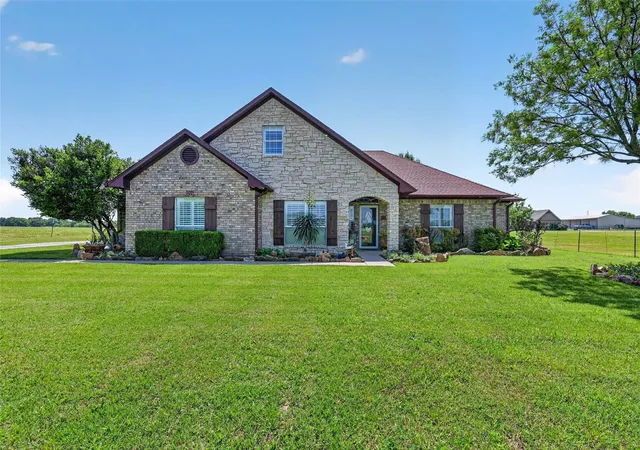Photo 2 of Single family home for sale at 8034 Fm 902, Howe, TX 75459 | MLS# 21252351 | Listing updated on 2026-08-22