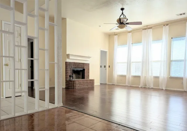 Photo 2 of Single family home for sale at 124 S Bending Oak Ln, Wylie, TX 75098 | MLS# 21255370 | Listing updated on 2026-07-22