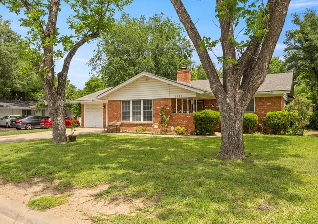 Photo 3 of Single family home for sale at 1021 Blue Lake, Fort Worth, TX 76103 | MLS# 21255306 | Listing updated on 2026-07-08