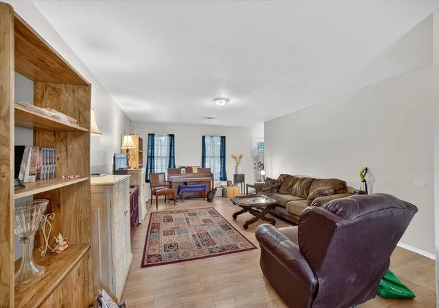 Photo 4 of Single family home for sale at 1284 County Road 101, Kaufman, TX 75142 | MLS# 21254591 | Listing updated on 2026-08-27