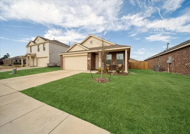 Photo 2 of Single family home for sale at 1005 Crestview Dr, Hutchins, TX 75141 | MLS# 21253462 | Listing updated on 2026-08-22