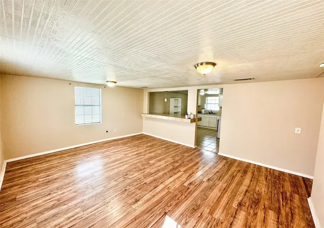 Photo 3 of Single family home for sale at 420 S Lillian St, Stephenville, TX 76401 | MLS# 21254785 | Listing updated on 2026-09-24