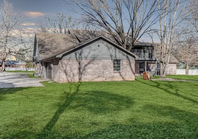 Photo 3 of Single family home for sale at 2607 Lonnie Ln, Texarkana, TX 75501 | MLS# 21235911 | Listing updated on 2026-08-25