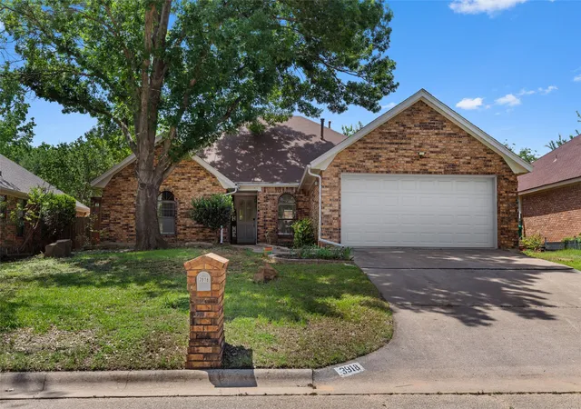 Photo 1 of Sale Pending at 3918 Winston Dr, Denton, TX 76210 | MLS# 21252064 | Listing updated on 2026-07-24