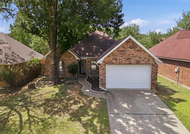 Photo 2 of Sale Pending at 3918 Winston Dr, Denton, TX 76210 | MLS# 21252064 | Listing updated on 2026-07-24
