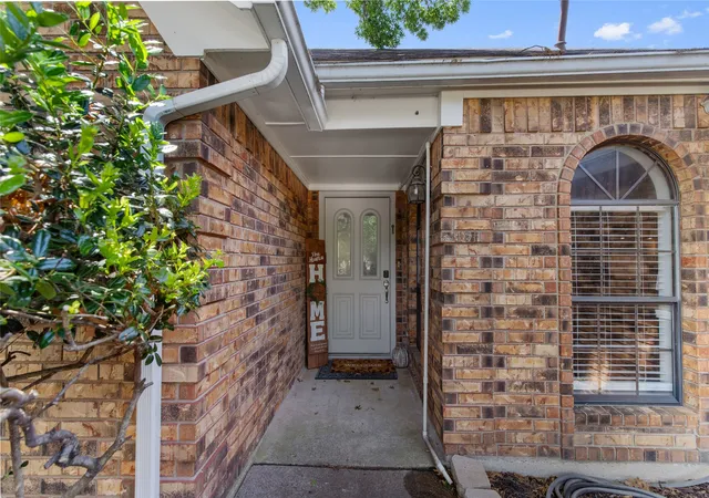 Photo 3 of Sale Pending at 3918 Winston Dr, Denton, TX 76210 | MLS# 21252064 | Listing updated on 2026-07-24