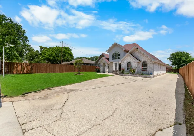 Photo 3 of Single family home for sale at 6808 Marvin Brown St, Fort Worth, TX 76179 | MLS# 21253763 | Listing updated on 2026-08-18