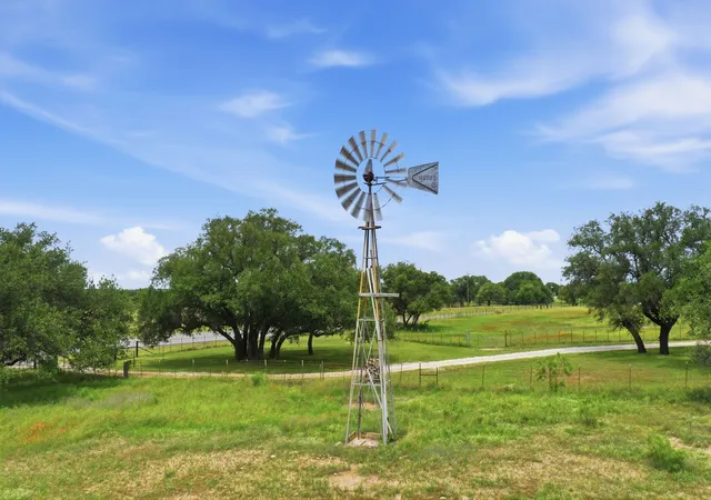 Homes for sale in Mullin, TX | 1360 W Us Hwy 84 Hwy, Mullin, TX 76864 | MLS# 21255586