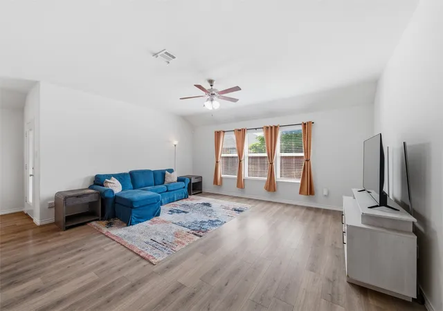 Photo 4 of Single family home for sale at 123 Arborside Dr, Waxahachie, TX 75165 | MLS# 21255592 | Listing updated on 2026-09-30