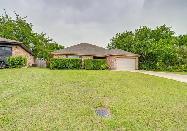 Homes for sale in White Settlement, TX | 8613 Silver Creek Rd, White Settlement, TX 76108 | MLS# 21254754