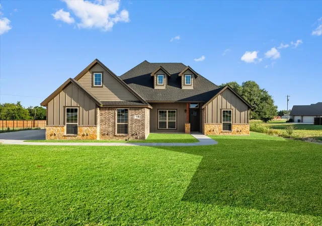 Photo 2 of Sale Pending at 1045 Uplift Dr, Weatherford, TX 76087 | MLS# 21255658 | Listing updated on 2026-07-17