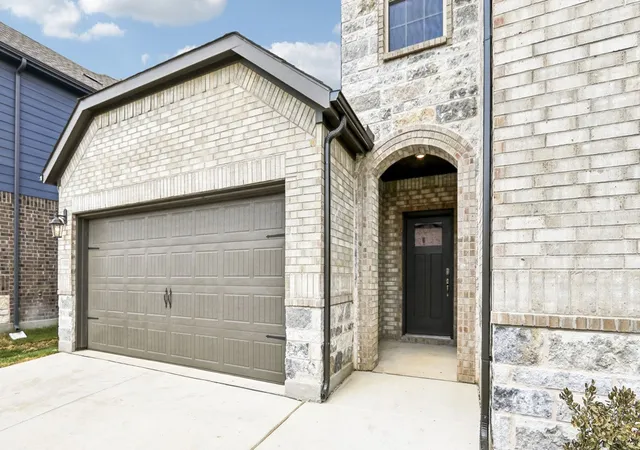 Photo 4 of Single family home for sale at 10009 Silver Nugget St, Aubrey, TX 76227 | MLS# 21255665 | Listing updated on 2026-10-07