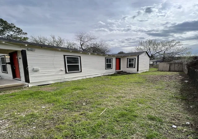 Photo 3 of Multi family home for sale at 3812 Hancock St, Dallas, TX 75210 | MLS# 21255673 | Listing updated on 2026-09-15