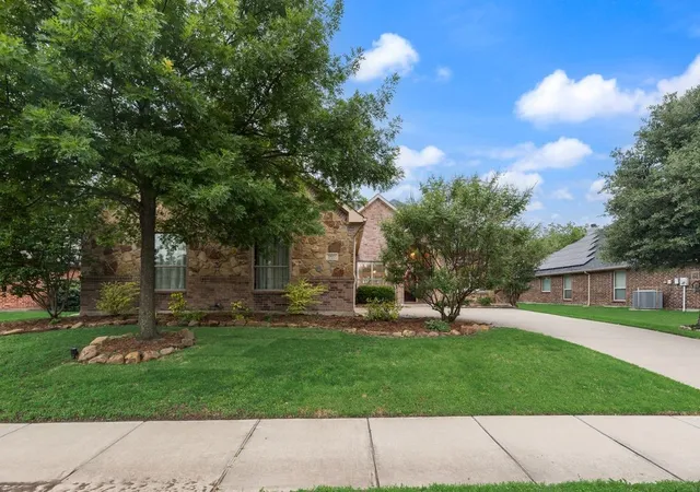Photo 2 of Single family home for sale at 1613 Woodlawn Ave, Royse City, TX 75189 | MLS# 21255163 | Listing updated on 2026-07-12
