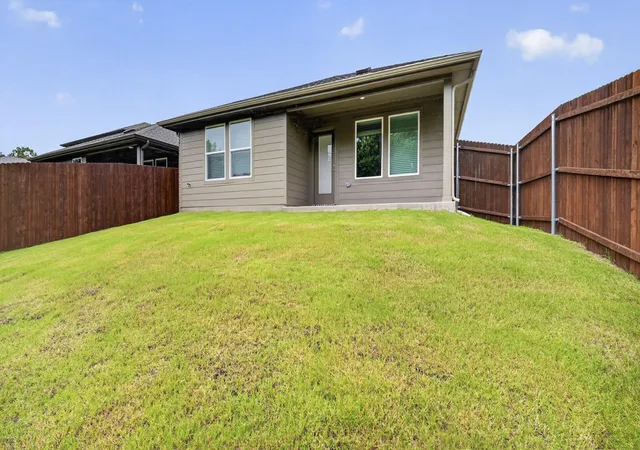 Photo 3 of Single family home for sale at 909 Jefferson Wy, Sherman, TX 75090 | MLS# 21255723 | Listing updated on 2026-10-01