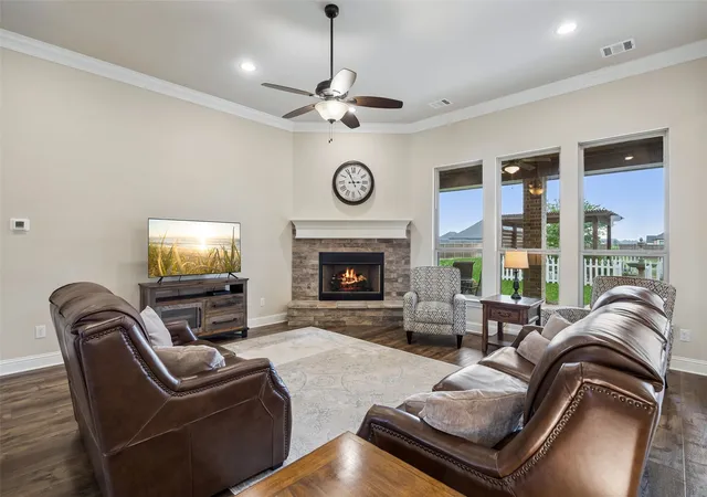 Photo 1 of Single family home for sale at 8221 Palmer Ln, Waxahachie, TX 75167 | MLS# 21254490 | Listing updated on 2026-07-24