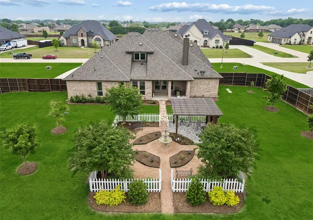 Photo 3 of Single family home for sale at 8221 Palmer Ln, Waxahachie, TX 75167 | MLS# 21254490 | Listing updated on 2026-07-24