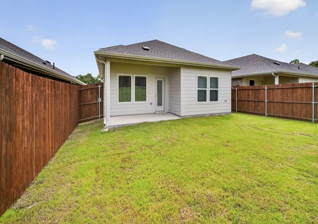 Photo 3 of Sale Pending at 908 Jefferson Wy, Sherman, TX 75090 | MLS# 21255759 | Listing updated on 2026-09-17