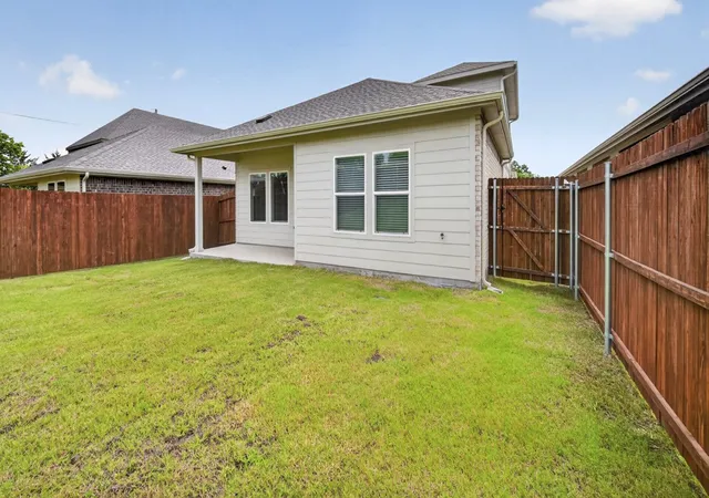 Photo 3 of Sale Pending at 908 Jefferson Wy, Sherman, TX 75090 | MLS# 21255759 | Listing updated on 2026-09-17