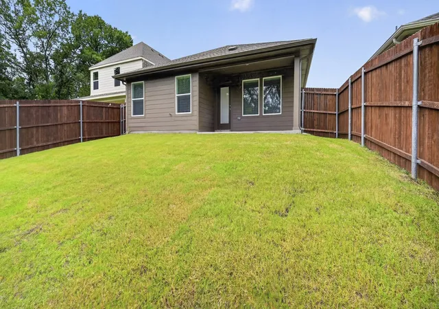 Photo 3 of Single family home for sale at 937 Jefferson Wy, Sherman, TX 75090 | MLS# 21255788 | Listing updated on 2026-10-01