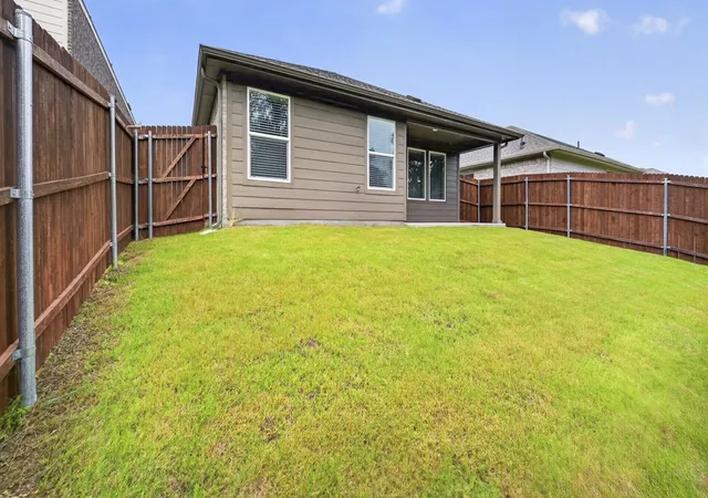 Photo 3 of Single family home for sale at 937 Jefferson Wy, Sherman, TX 75090 | MLS# 21255788 | Listing updated on 2026-10-01