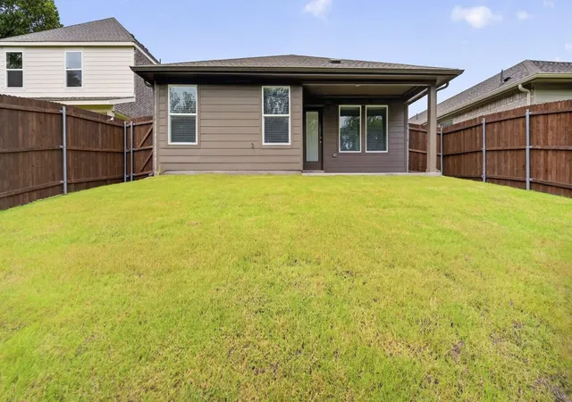Photo 4 of Single family home for sale at 937 Jefferson Wy, Sherman, TX 75090 | MLS# 21255788 | Listing updated on 2026-10-01