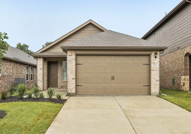 Photo 3 of Single family home for sale at 913 Jefferson Wy, Sherman, TX 75090 | MLS# 21255805 | Listing updated on 2026-10-01