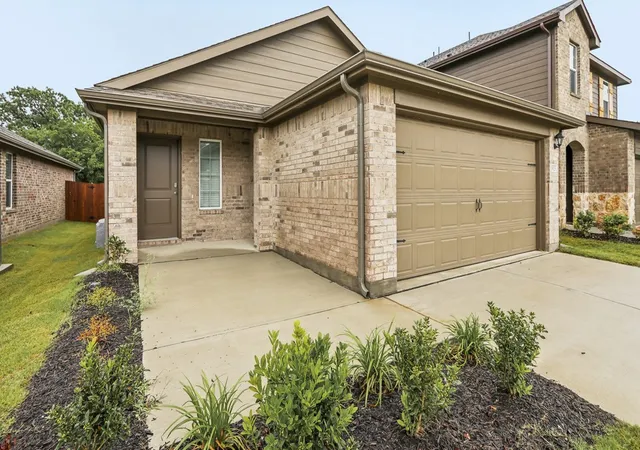 Photo 3 of Single family home for sale at 913 Jefferson Wy, Sherman, TX 75090 | MLS# 21255805 | Listing updated on 2026-10-01