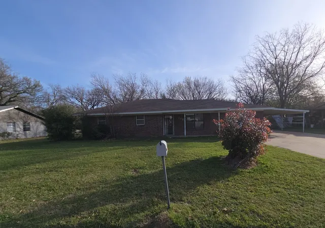 Homes for sale in Bowie, TX | 709 Lee St, Bowie, TX 76230 | MLS# 21255833