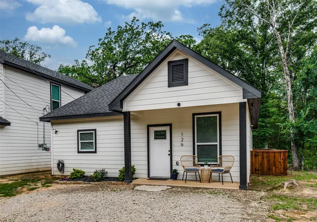 Homes for sale in Mabank, TX | 126 Little Feather Rd, Mabank, TX 75156 | MLS# 21253882