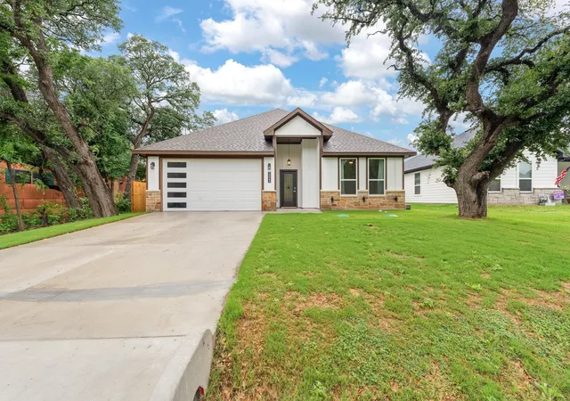 Homes for sale in Granbury, TX | 3023 Steepleridge Cir, Granbury, TX 76048 | MLS# 21255158