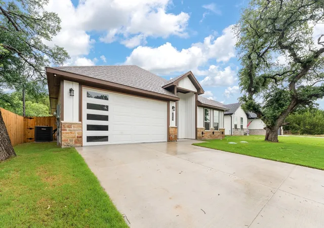Homes for sale in Granbury, TX | 3023 Steepleridge Cir, Granbury, TX 76048 | MLS# 21255158