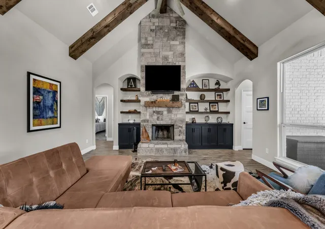 Photo 4 of Single family home for sale at 174 Bittersweet Trl, Weatherford, TX 76088 | MLS# 21251664 | Listing updated on 2026-08-17