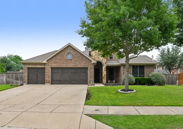 Photo 3 of Sale Pending at 4018 Enclave Ln, Rowlett, TX 75089 | MLS# 21255304 | Listing updated on 2026-07-27