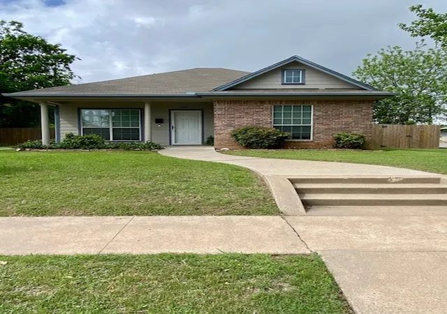1st image of 1008 N 14th St, Waco, TX 76707 | MLS# 21237230
