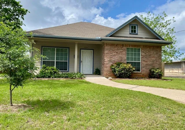 2nd image of 1008 N 14th St, Waco, TX 76707 | MLS# 21237230